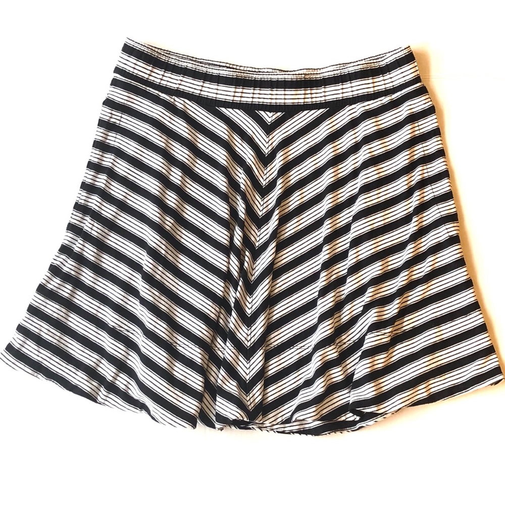 Ann Taylor LOFT black white striped round skirt M